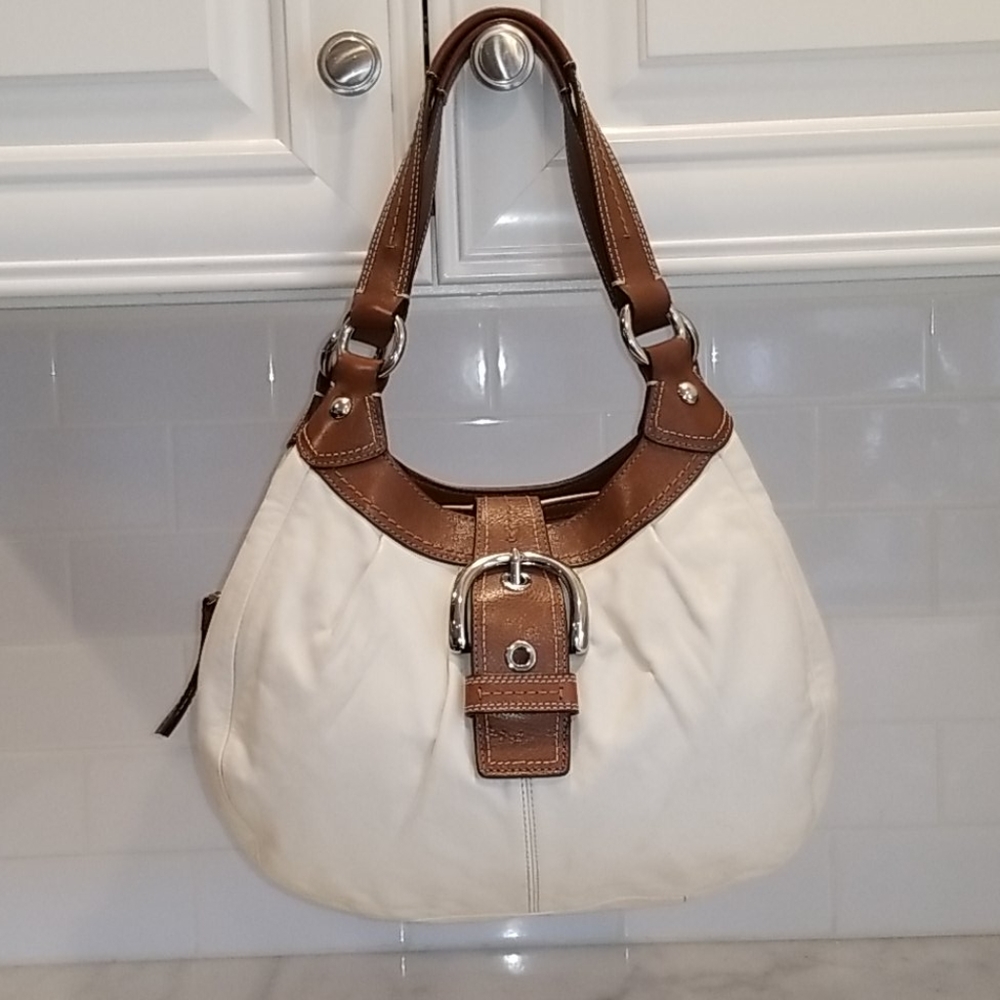 Coach Lynn Leather Soho Hobo Buckle Bag